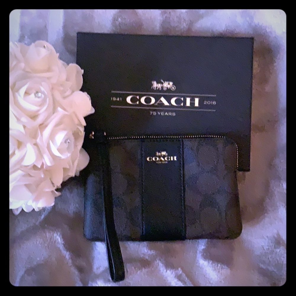⭐️COACH⭐️NWT Black & Brown leather wristlet